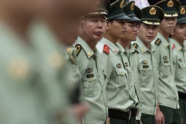 Local Chinese army found the presentations a little un-interesting in Dongfang.