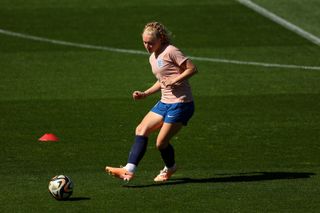 Katie Robinson of England makes a pass during an England Training Session during the the FIFA Women's World Cup Australia & New Zealand 2023 at Central Coast Stadium on August 19, 2023 in Gosford, Australia.