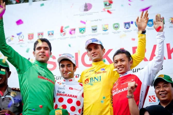 Hossein Askari (Tabriz Petrochemical Cycling Team) keeps the yellow leader jersey