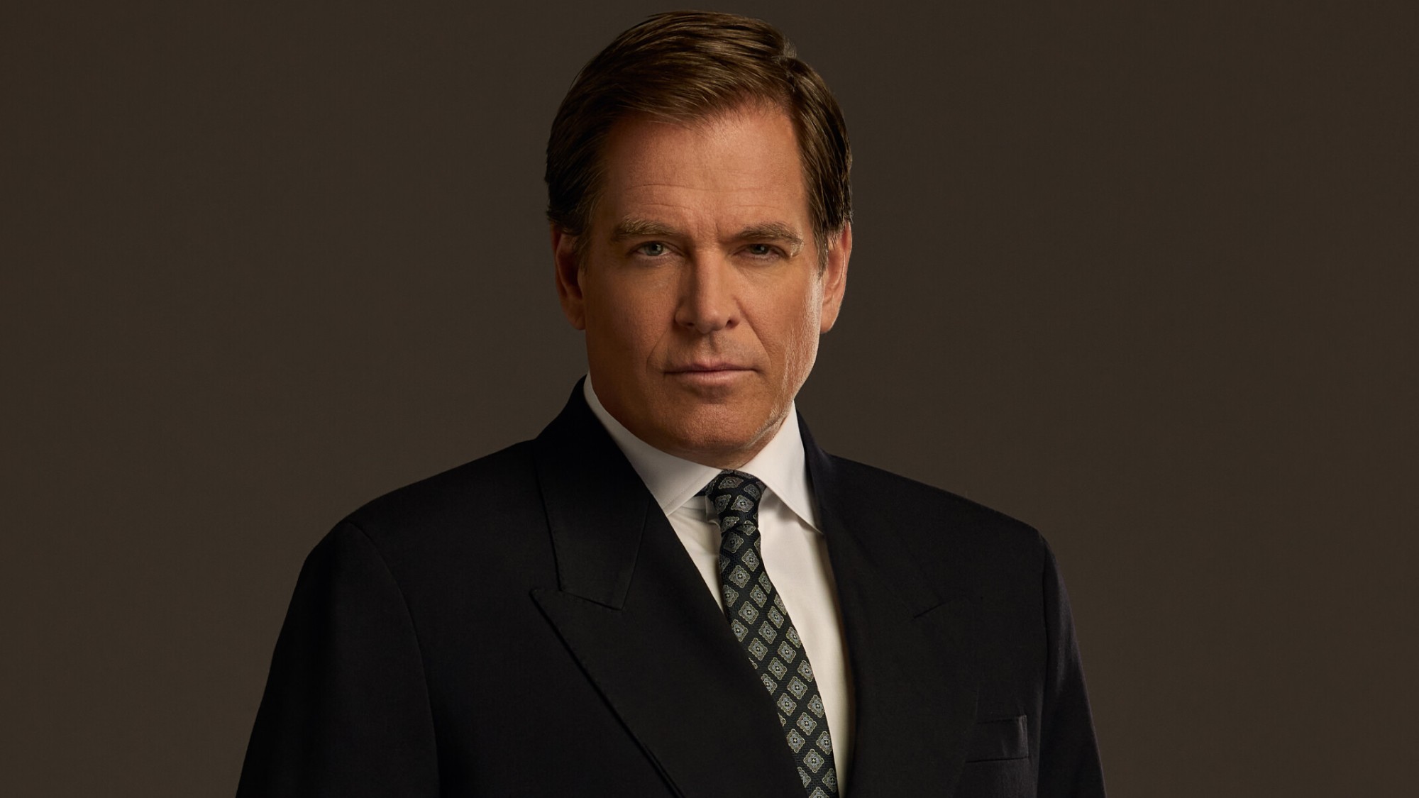 Michael Weatherly back as Tony DiNozzo in a suit and tie combo 