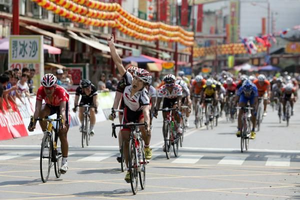 Miyataka Shimizu (Bridgestone Anchor) wins the sprint finish