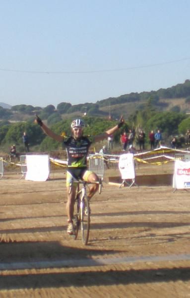 Cross Country World Champion Jose Antonio Hermida (Multivan Merida) wins a cyclo-cross race as a tune-up for the upcoming Spanish National Championships.