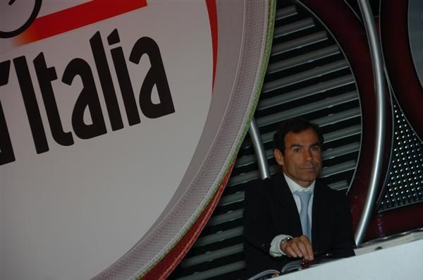 Italian commentator Davide Cassani acted as compere