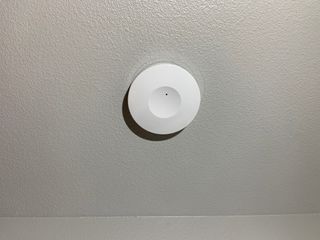 Roomme Sensor installed on a ceiling