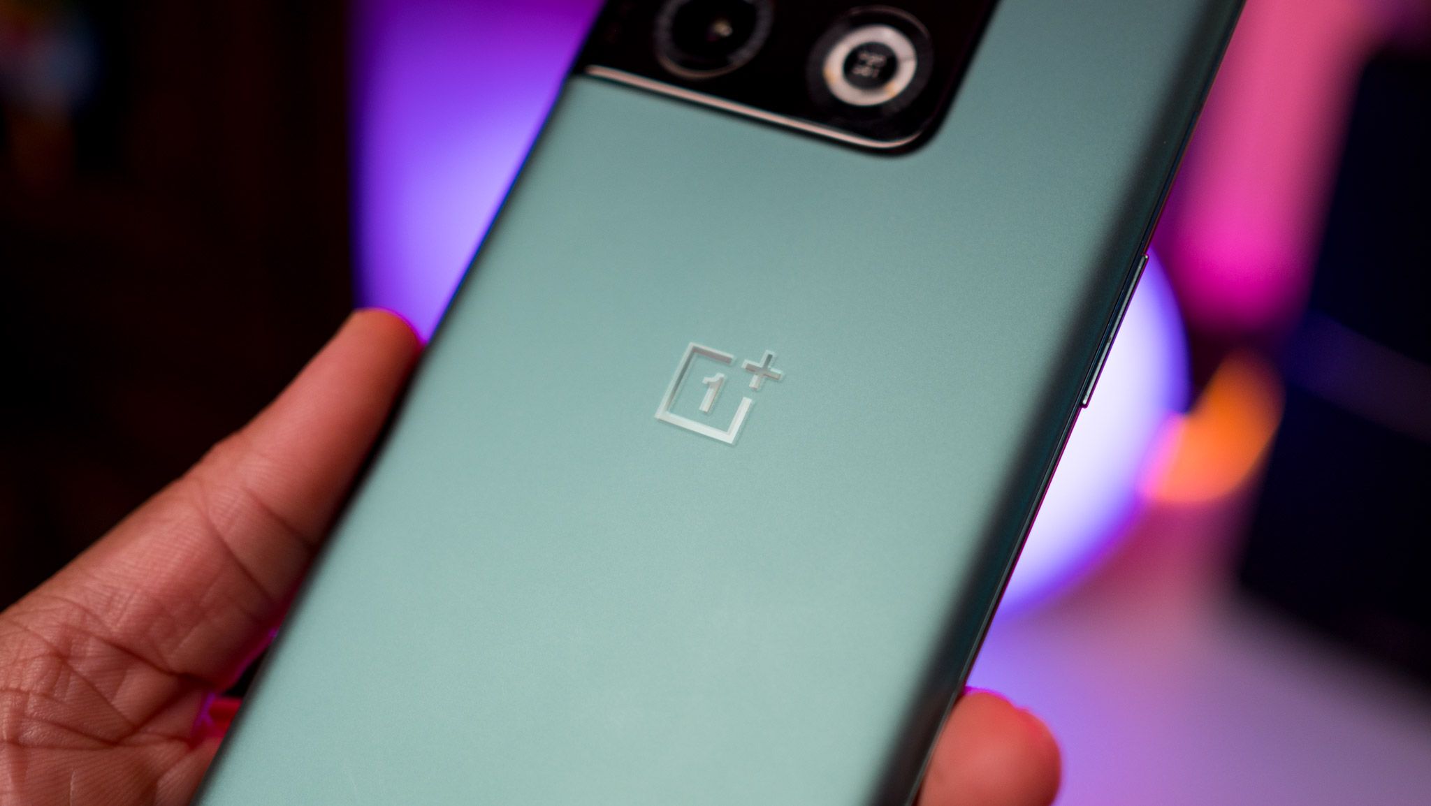 The OnePlus 10 could slightly differ from the Pro model in one key area ...