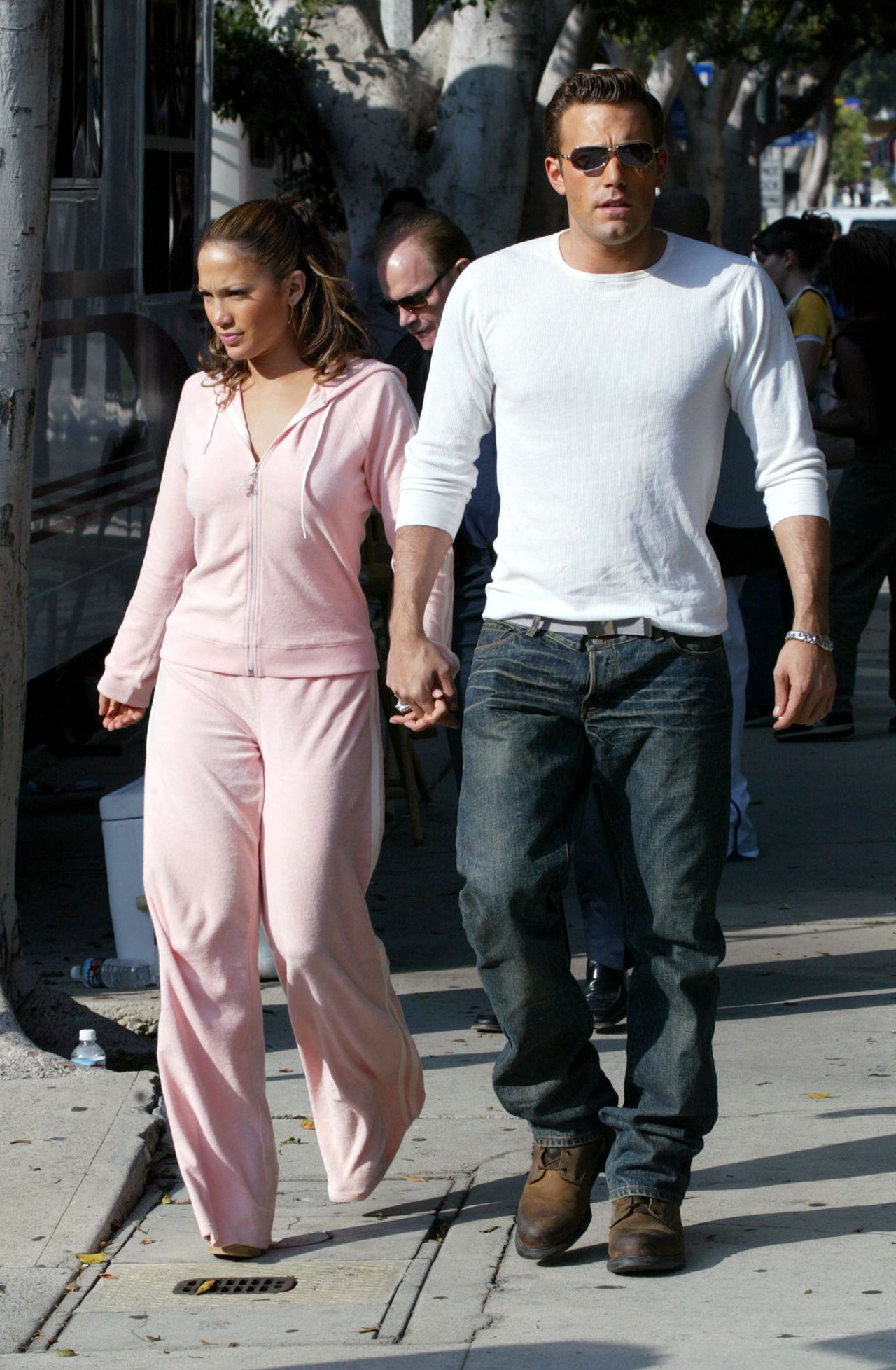 Jennifer Lopez and actor Ben Affleck hold hands while filming her new music video at Barefoot restaurant on October 20, 2002 in Beverly Hills, California. (Photo by Mel Bouzad/Getty Images)