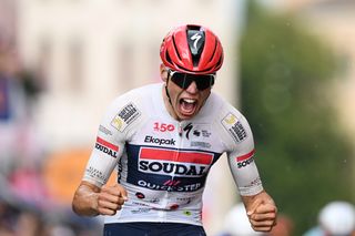 Giro d'Italia: Paul Magnier completes hat-trick and reclaims points jersey with thrilling sprint win on stage 18