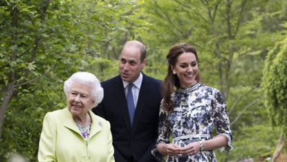 london, england may 20 queen elizabeth ii is shwon around back to nature by prince william and catherine, duchess of cambridge at the rhs chelsea flower show 2019 press day at chelsea flower show on may 20, 2019 in london, england photo by geoff pugh wpa poolgetty images