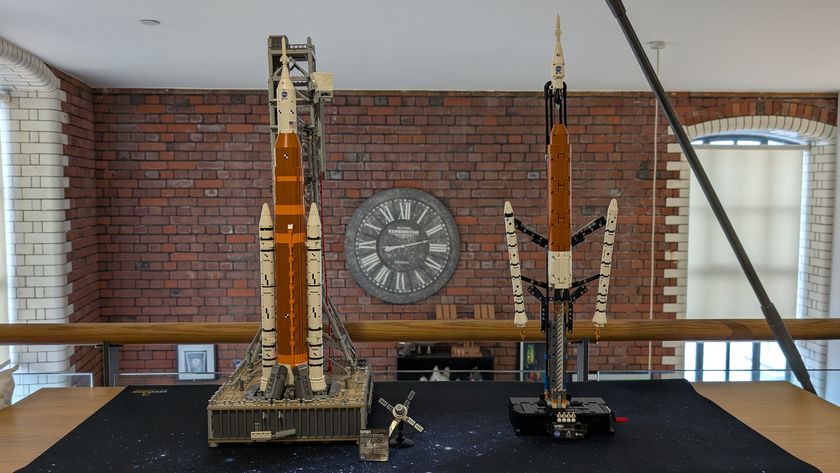Image showing the two different Lego Artemis SLS sets