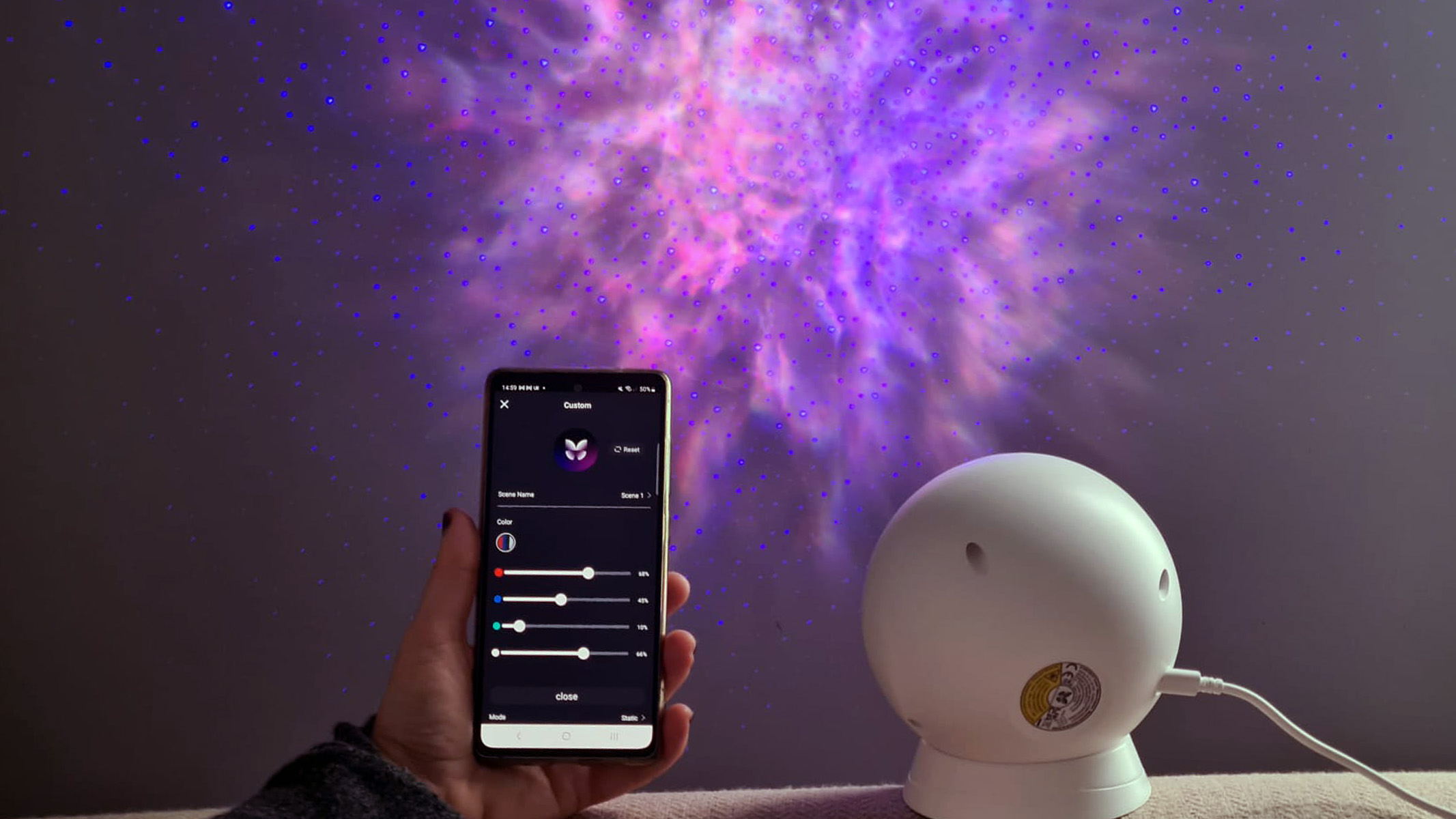 BlissLights Evolve, que muestra la aplicación del teléfono que se usa para mezclar colores