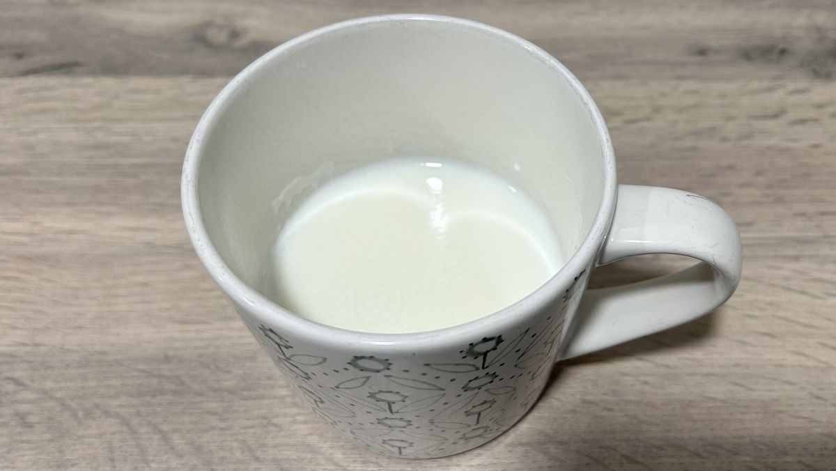 Warm cow's milk before frothing with the Subminimal NanoFoamer Lithium