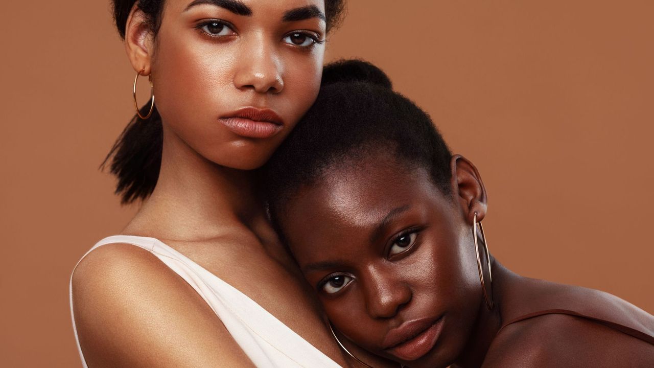 two models hugging each other - best drugstore foundation