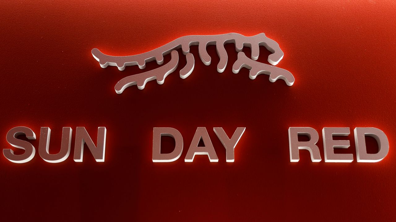 Tiger Woods&#039; Sun Day Red logo.