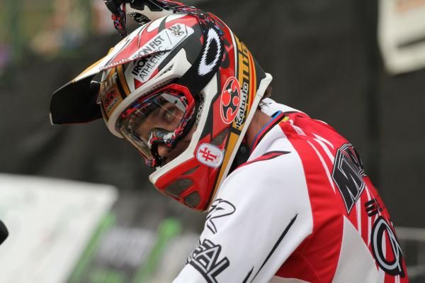 Greg Minnaar (Santa Cruz Syndicate) concentrates