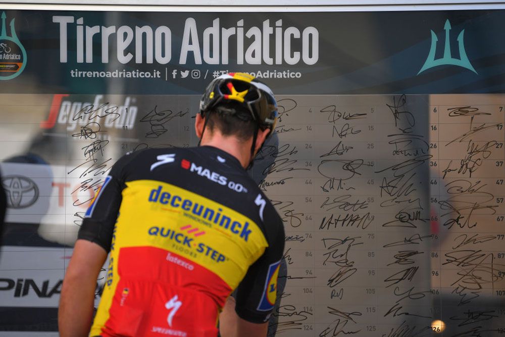 Yves Lampaert (Deceuninck-QuickStep) signs on in Tirreno-Adriatico