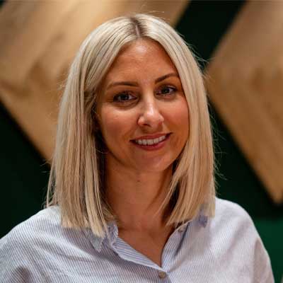 headshot of Natalie Mudd founder of Knot & Grain