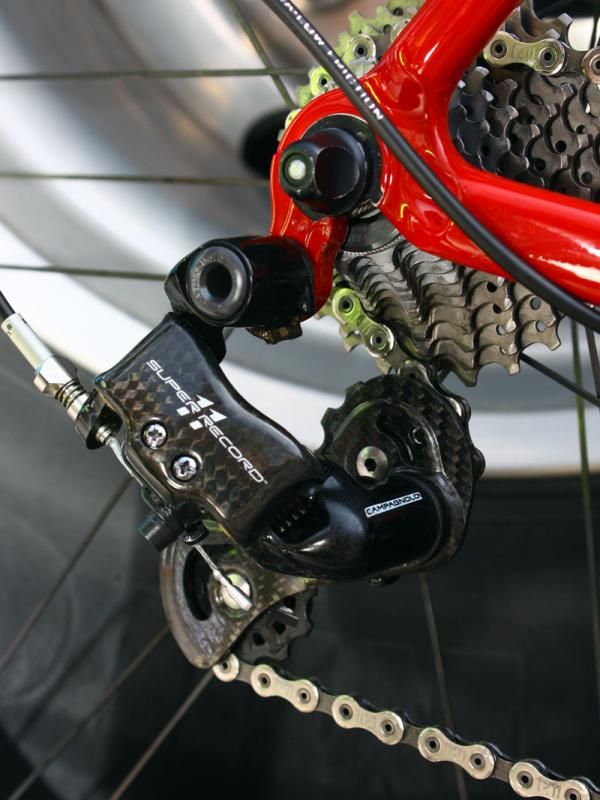 Campagnolo's Super Record rear derailleur is chock full of forged aluminum, carbon fiber and titanium.