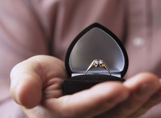 What are the best engagement ring trends for 2023?