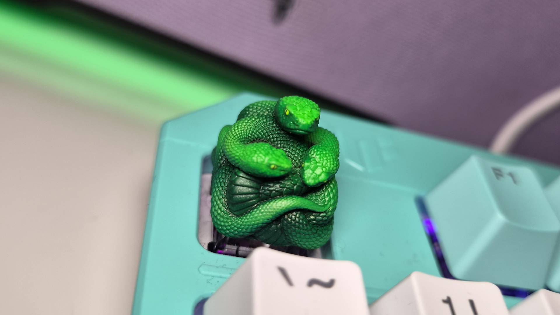 Photo of the Razer Artisan Keycap attached to a Hatsune Miku gaming keyboard.