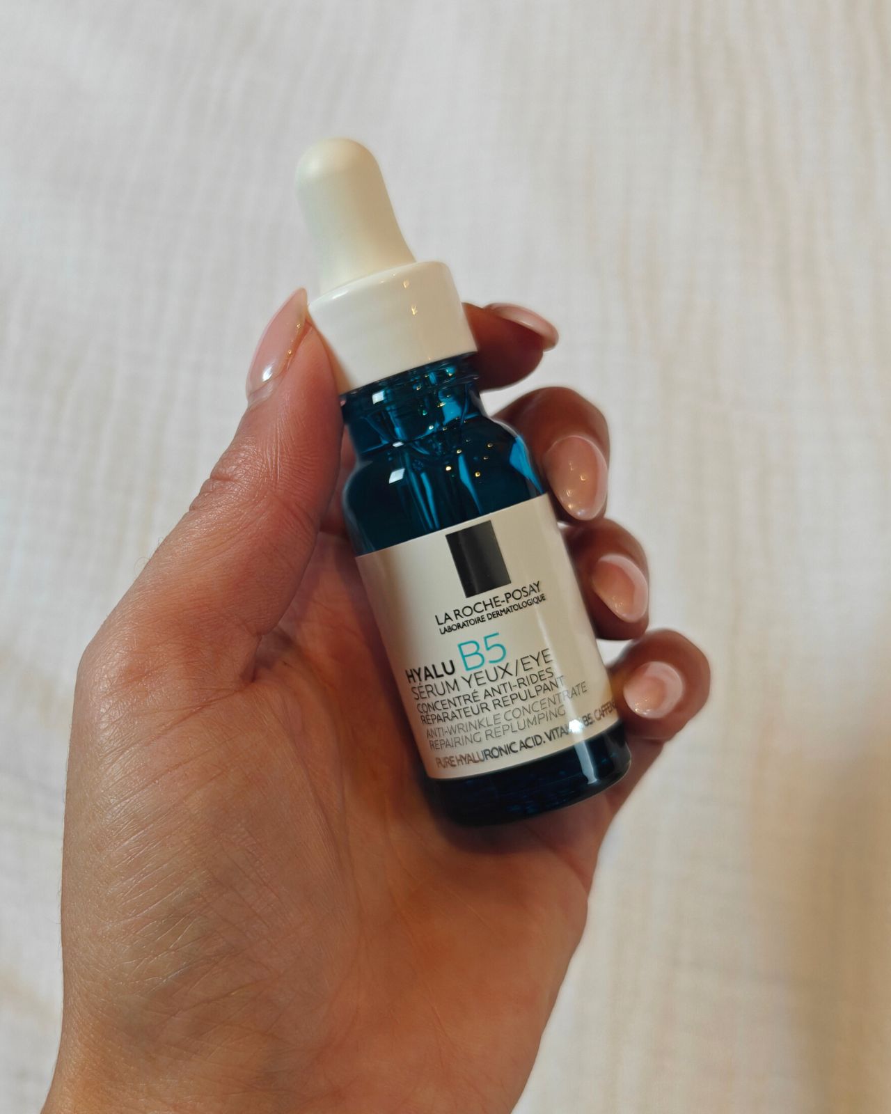 A picture of the La Roche-Posay HyaluB5 eye serum