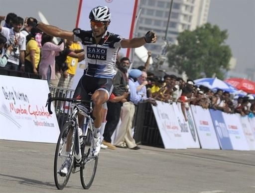 Juan Jos&eacute; Haedo (Saxo Bank) wins the Mumbai Cyclothon.