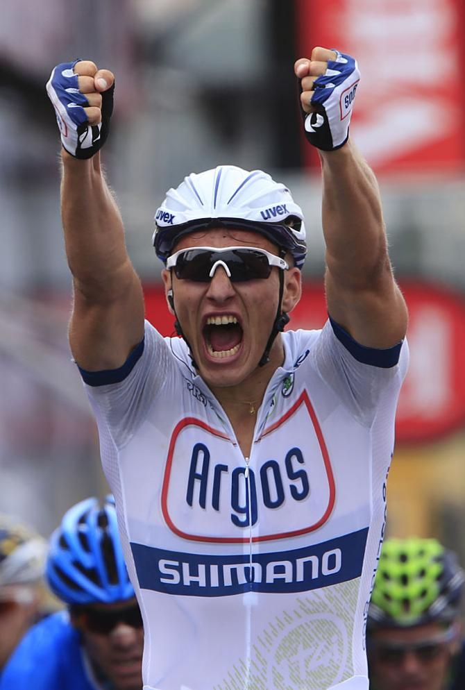 Marcel Kittel (Argos-Shimano) celebrates winning stage 1