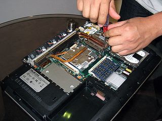 We wanted to see how much time it takes to remove the processor, so we unscrewed the cooling element.