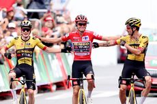 Jonas Vingegaard and Primoz Roglic celebrates teammate Sepp Kuss's Vuelta a Espana victory