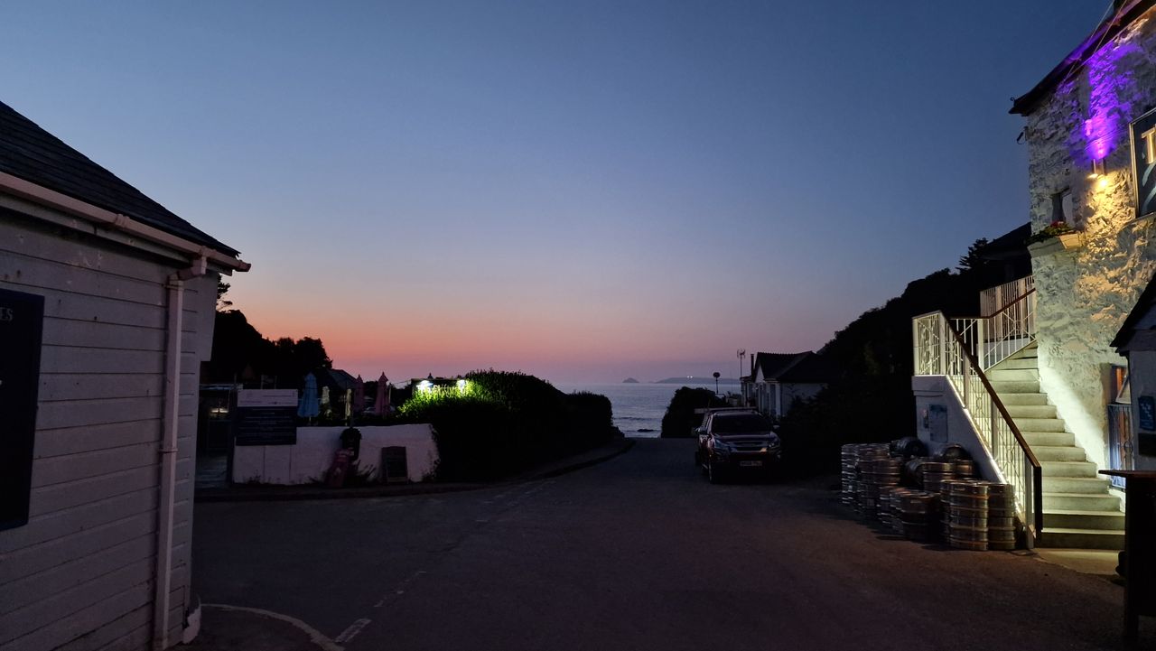 Samsung Galaxy S22 Ultra sample shot at night by the sea