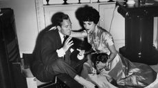 elizabeth taylor in her 50s living room