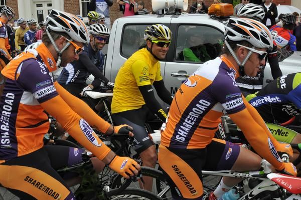 The body language says it all at the start of Stage 9.
