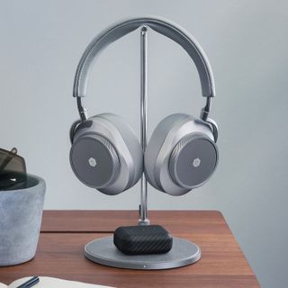 Master & Dynamic MC300 Headphone Stand