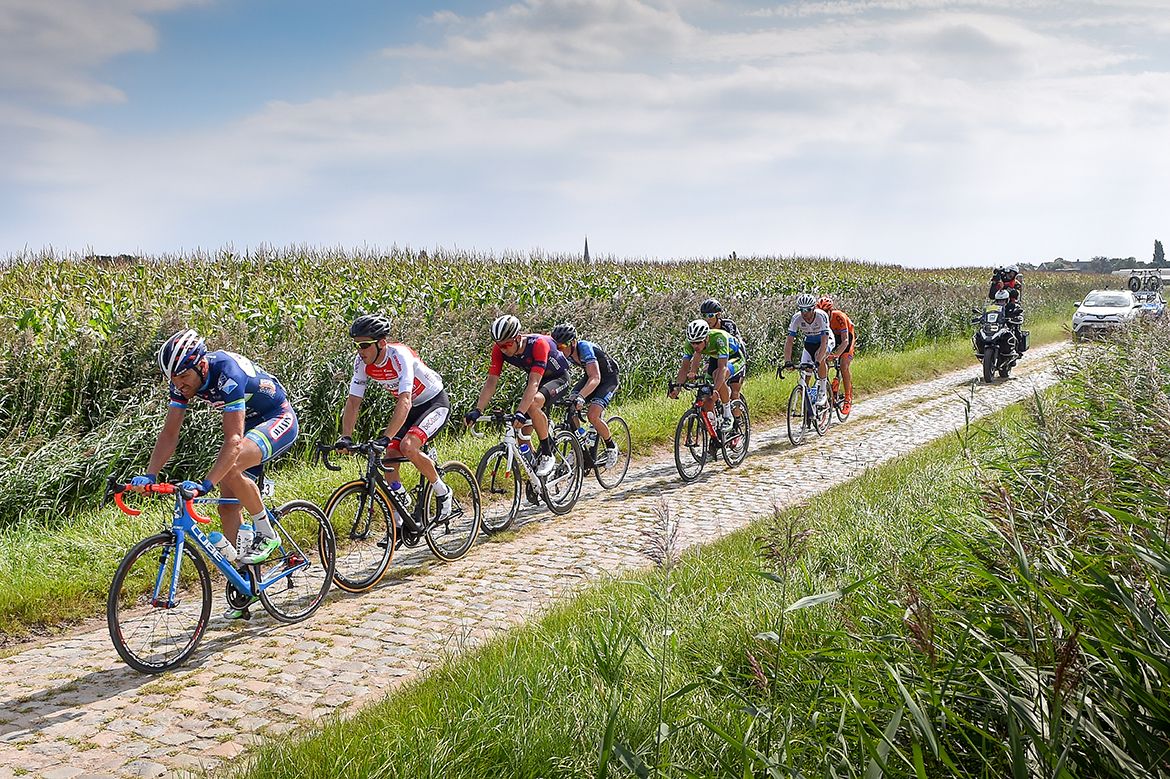 The peloton in Schaal Sels