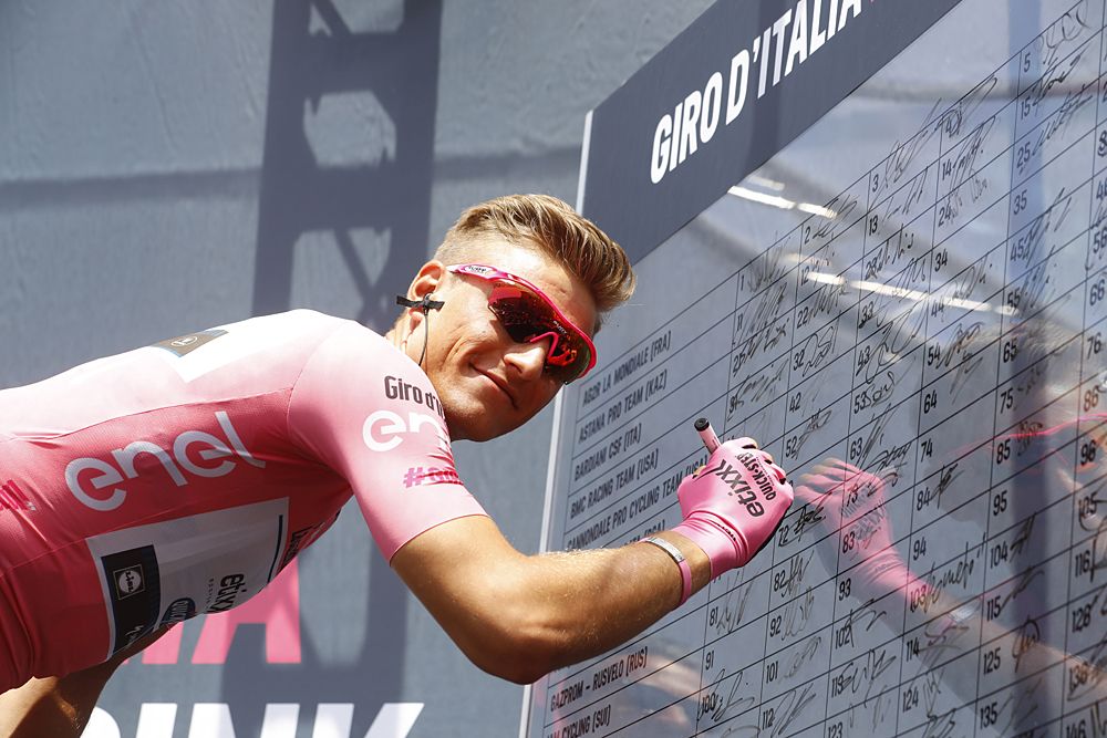 Marcel Kittel (Etixx-QuickStep) signing in for stage 4 at the Giro d'Italia