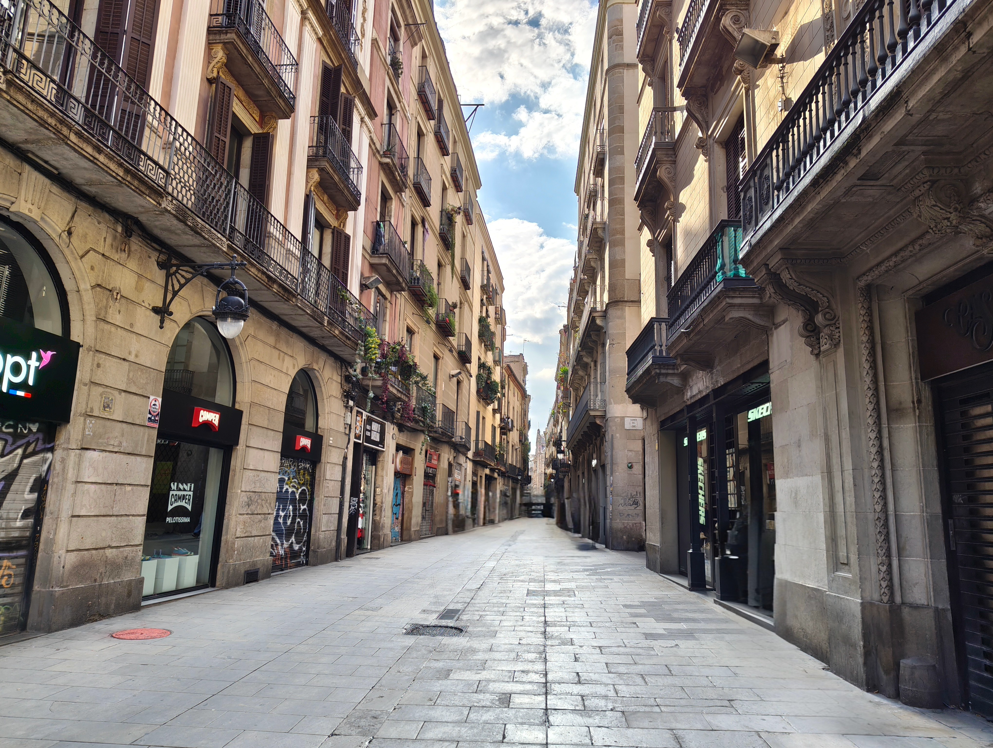 Empty pedestrian street lined with historic buildings and balconies in Barcelona, photographed with the Nothing Phone (4a).