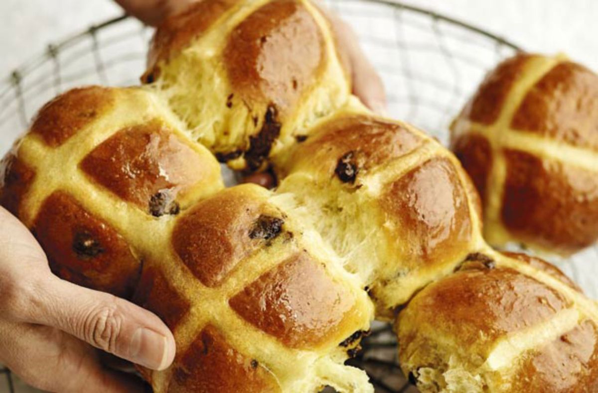 Supermarket hot cross buns can contain as much sugar as FIVE chocolate  digestives