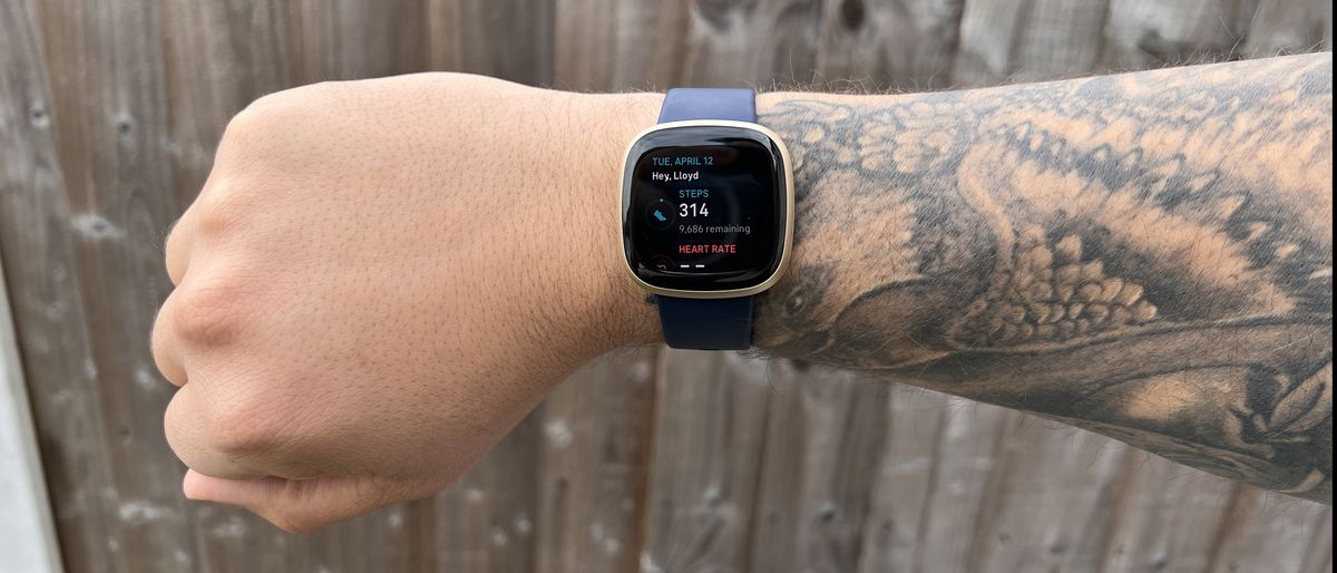 Fitbit versa price discount comparison