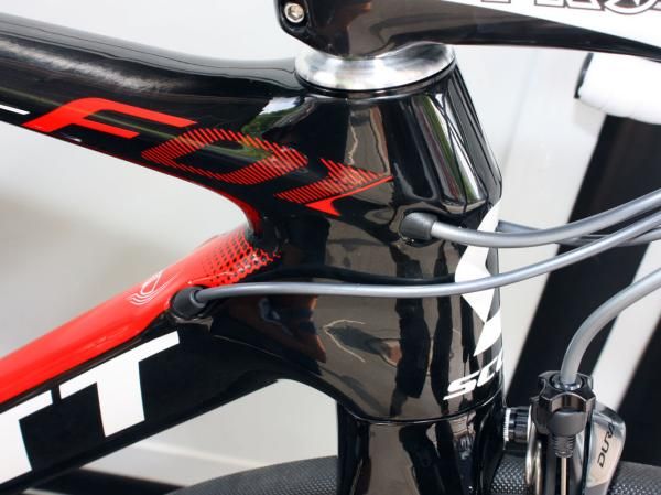 Cables are plugged neatly into the head tube area for a cleaner appearance.