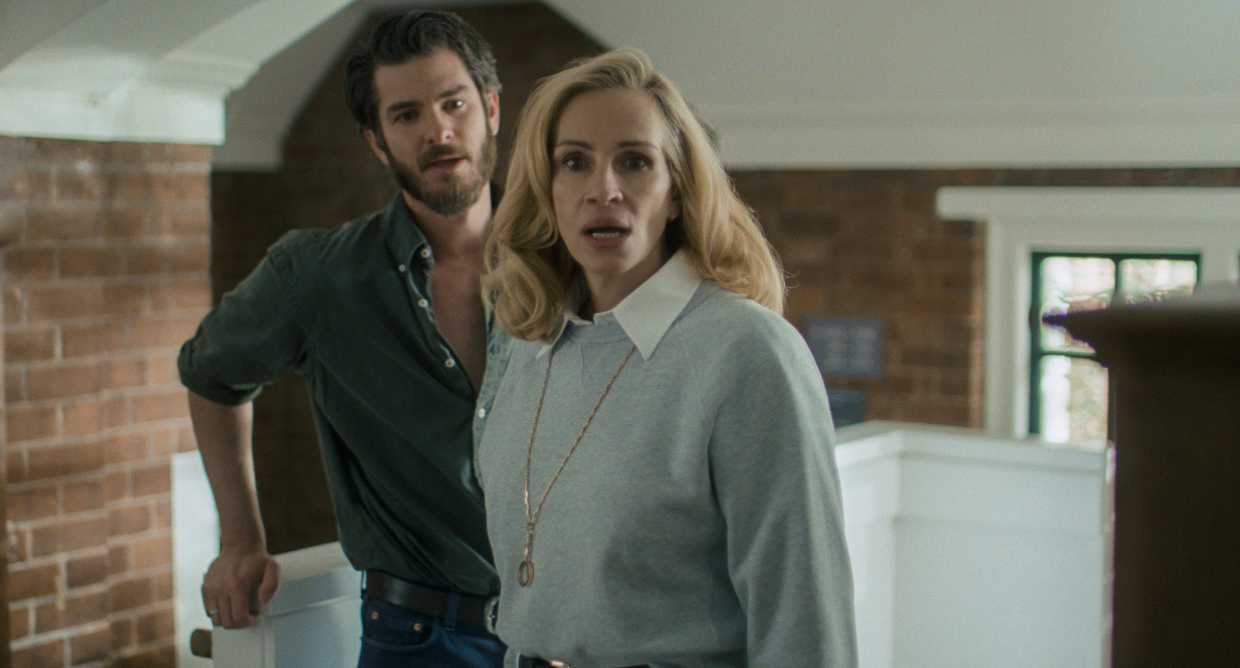 andrew garfield as hank and julia roberts as alma in the hallways of yale looking shocked in after the hunt