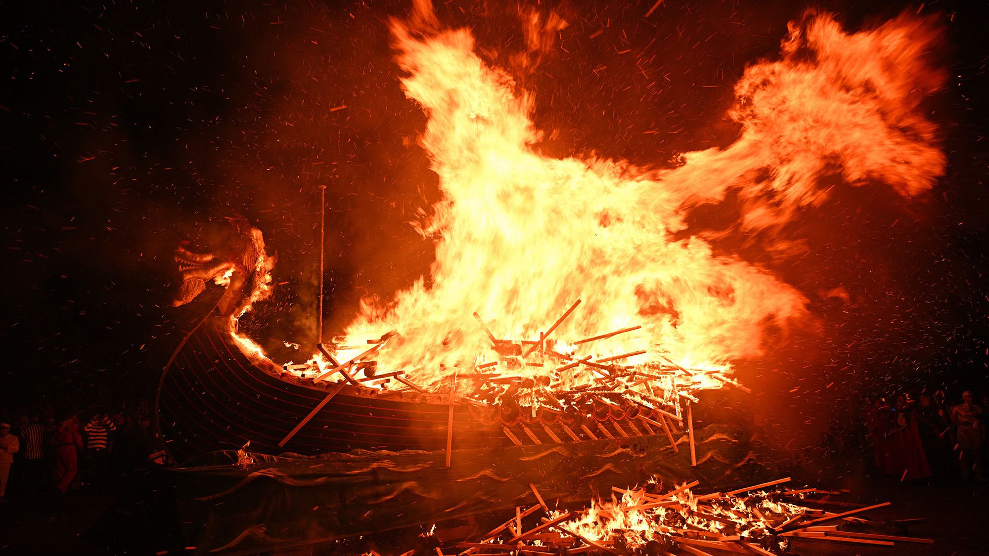 Did the Vikings really shoot fiery arrows at funeral boats? Did the Vikings really shoot fiery arrows at funeral boats?