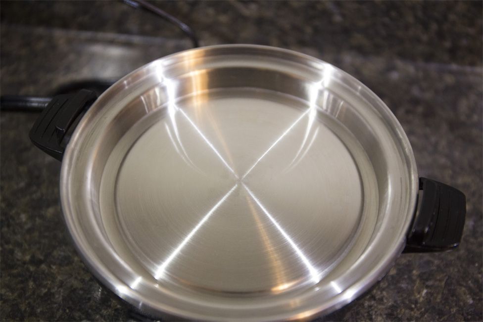 To cook eggs in the shell, you simply add the correct amount of water to the water reservoir, which heats up.