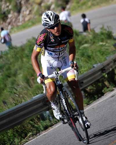 Miguel Angel Rubiano (D'Angelo &amp; Antenucci) on the attack.