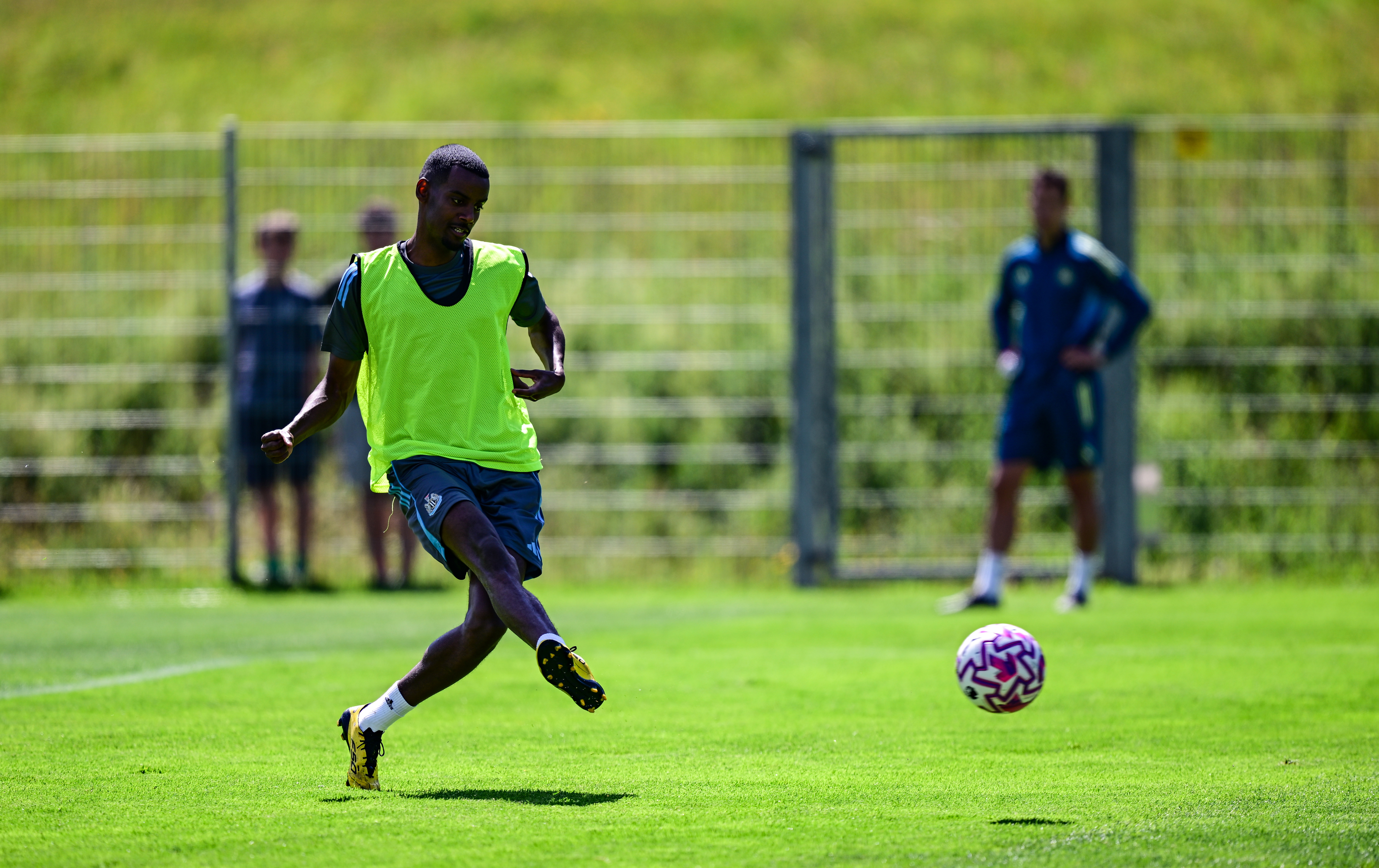 Alexander Isak has returned to Newcastle&#039;s training ground