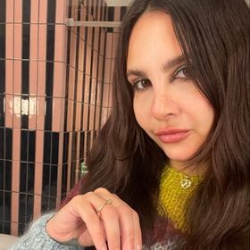 Celebrity colorist Nicole Kahlani poses in an Instagram headshot.