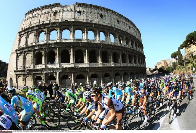 The peloton roll by the The Colosseum