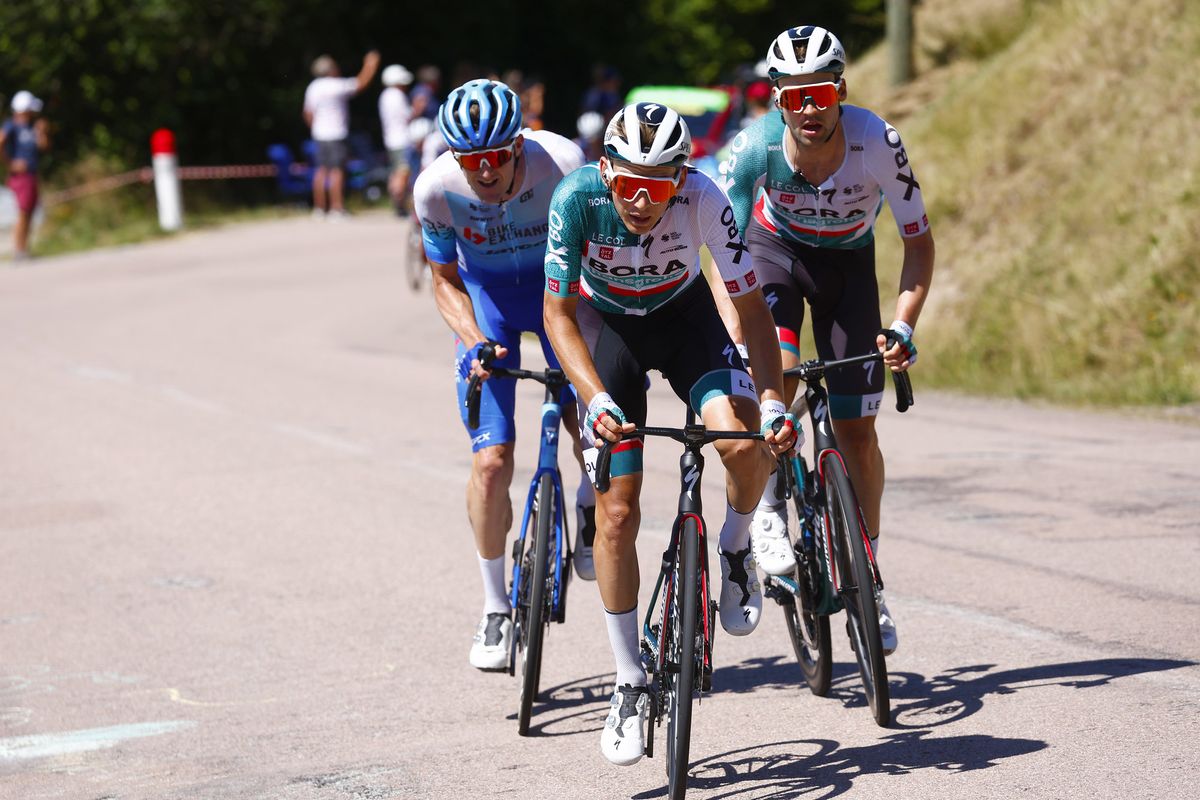 Tour de France 2022 - 109th Edition - 7th stage Tomblaine - La Super Planche des Belles Filles 176 km - 08/07/2022 - Lennard Kamna (GER - Bora - Hansgrohe) - Maximilian Schachmann (GER - Bora - Hansgrohe) - Luke Durbridge (AUS - Team BikeExchange - Jayco) - photo Luca Bettini/SprintCyclingAgency&Acirc;&copy;2022
