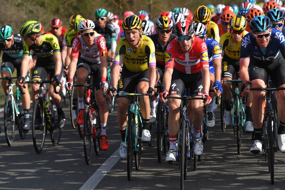 The peloton take on stage 2 at Tirreno-Adriatico