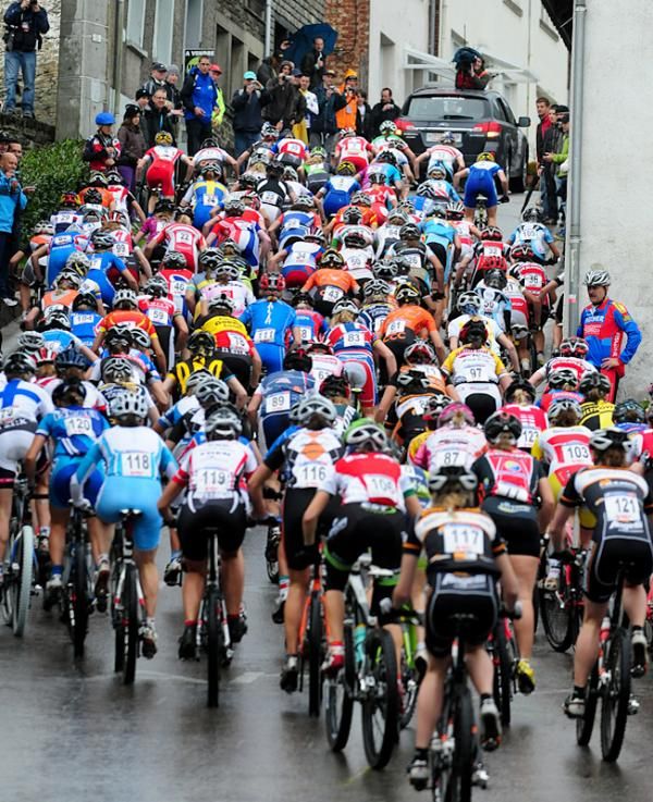 Women's peleton heads up the road climb used in Bastogne-Liege road race