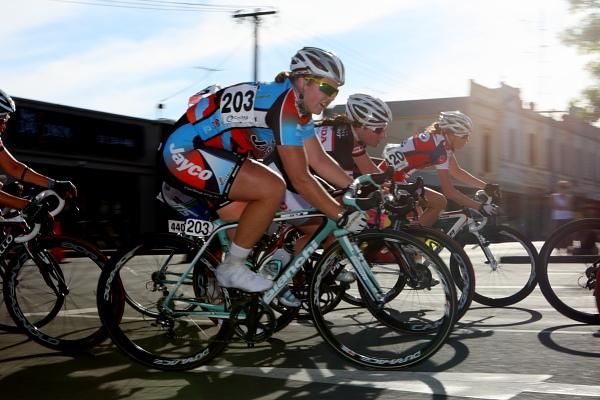 Defending champion Carly Light (Jayco-AIS) in the bunch.