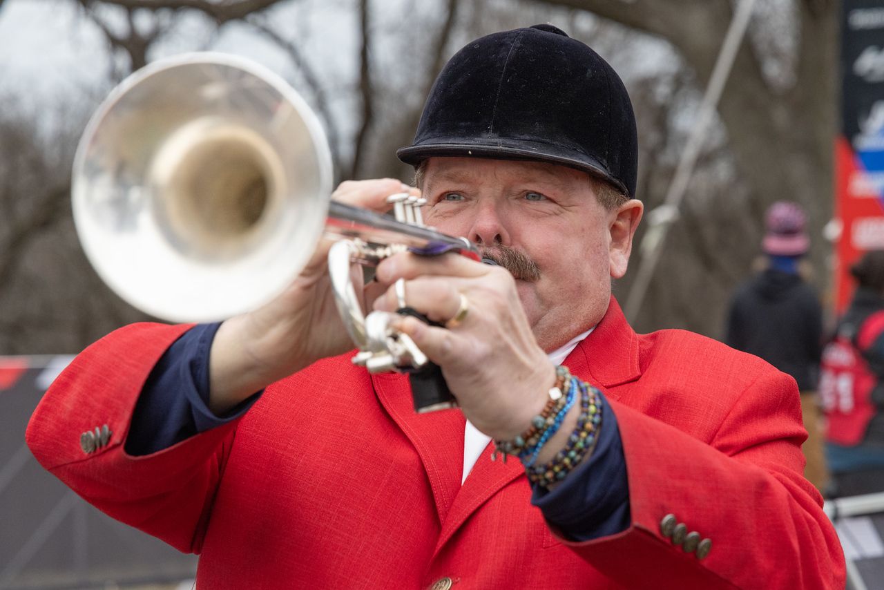 Steve Buttleman, the official bugler of Churchill Downs, played the National Anthem and the Call to Post to kickoff the elite level races.
